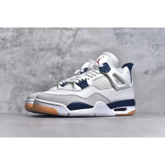 Nike SB x Air Jordan 4 Retro "Navy" — White / Navy / Red